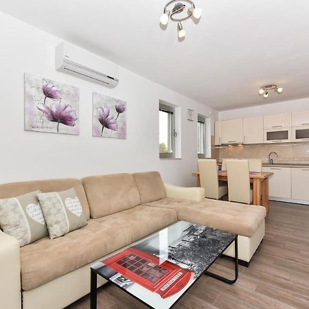 Apartmani Iva Vir Ngoại thất bức ảnh