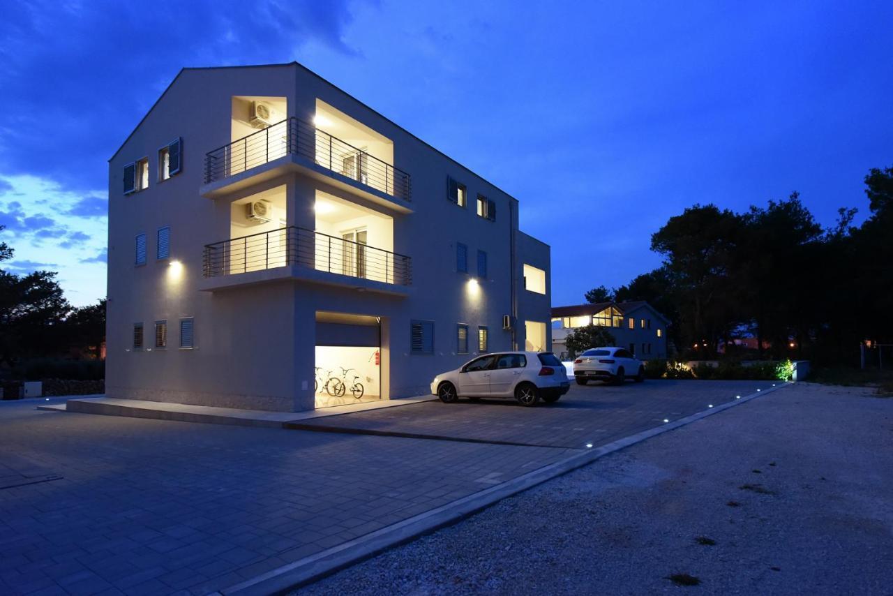 Apartmani Iva Vir Ngoại thất bức ảnh
