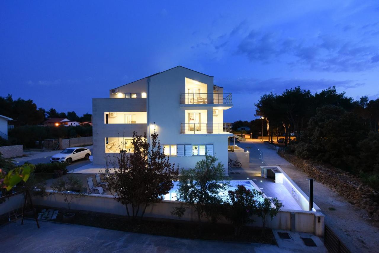 Apartmani Iva Vir Ngoại thất bức ảnh