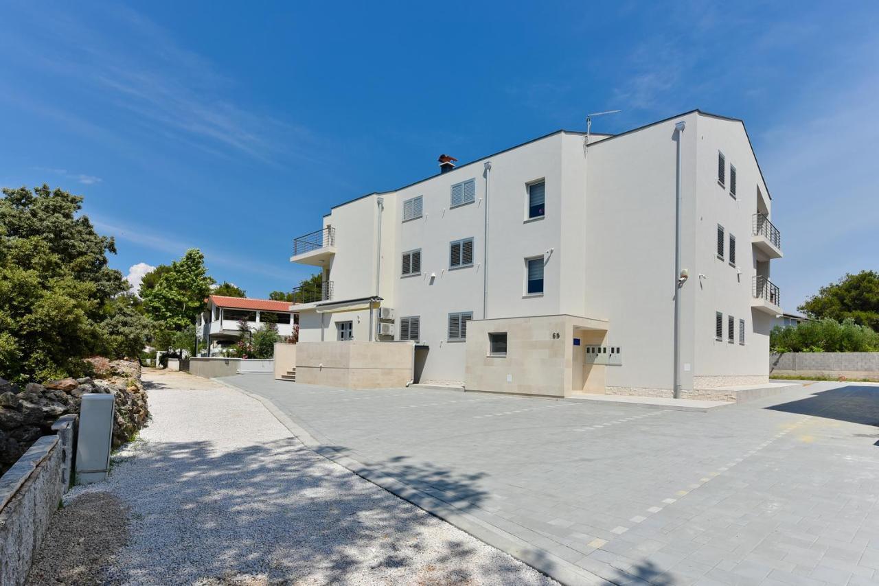 Apartmani Iva Vir Ngoại thất bức ảnh