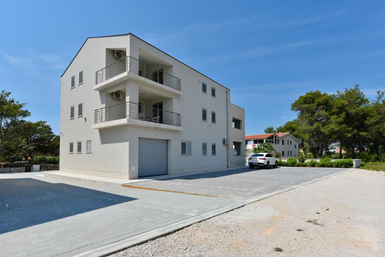 Apartmani Iva Vir Ngoại thất bức ảnh
