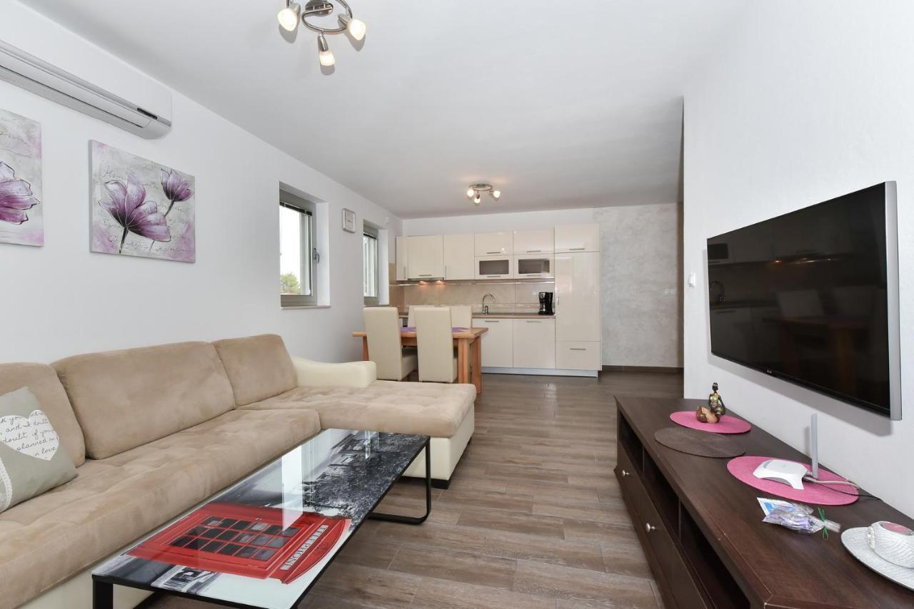 Apartmani Iva Vir Ngoại thất bức ảnh