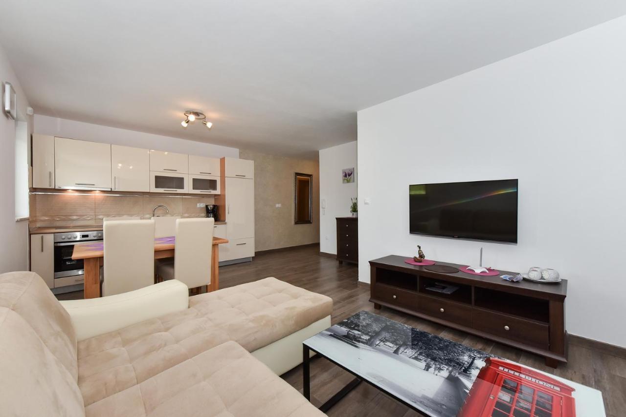 Apartmani Iva Vir Ngoại thất bức ảnh