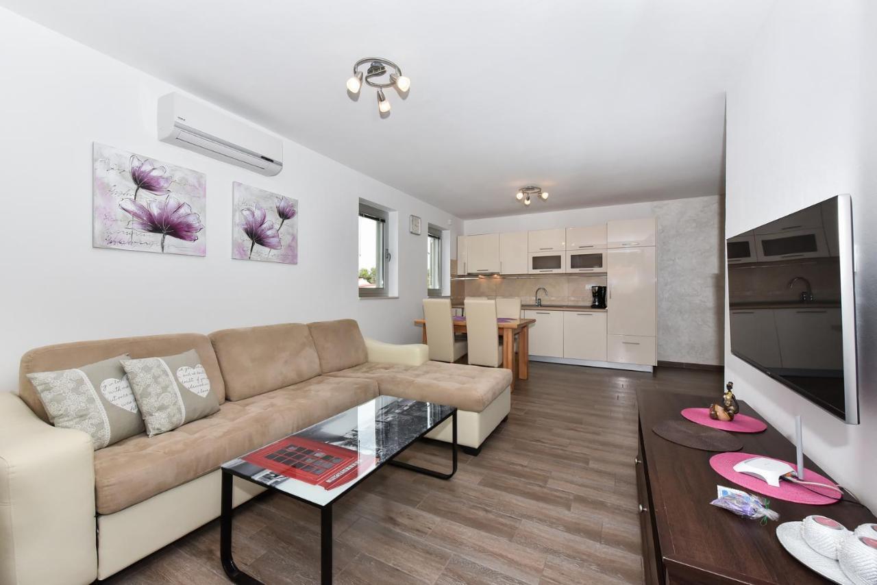 Apartmani Iva Vir Ngoại thất bức ảnh