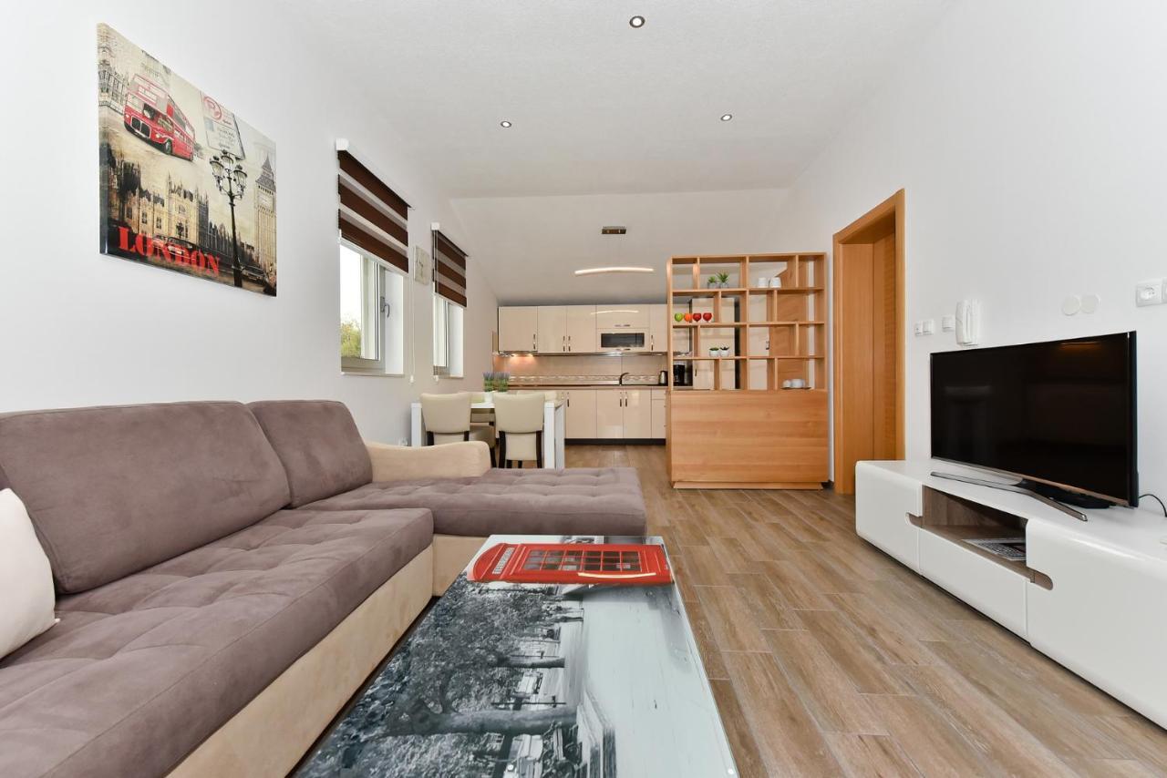 Apartmani Iva Vir Ngoại thất bức ảnh