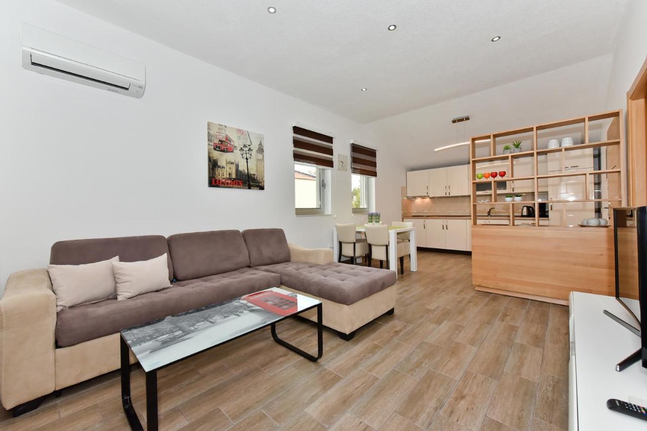 Apartmani Iva Vir Ngoại thất bức ảnh