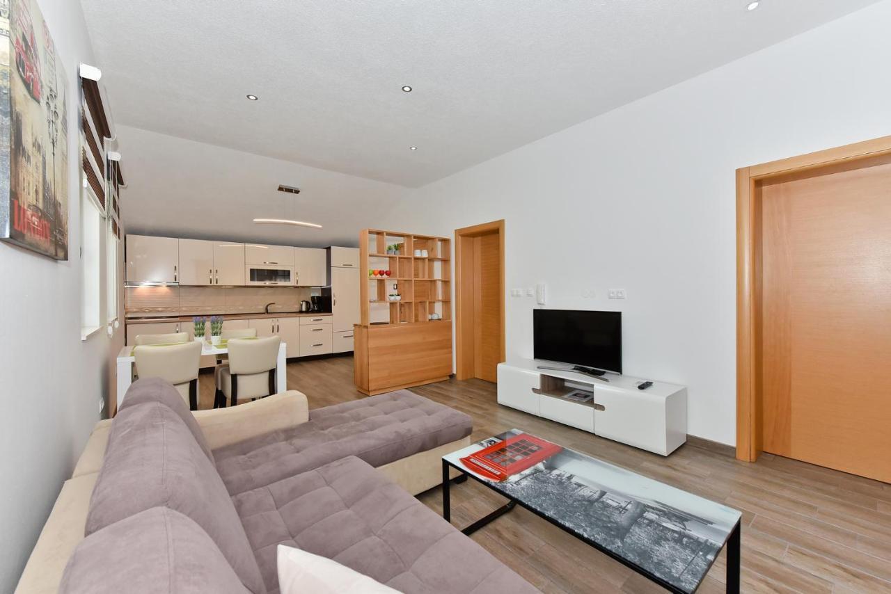 Apartmani Iva Vir Ngoại thất bức ảnh
