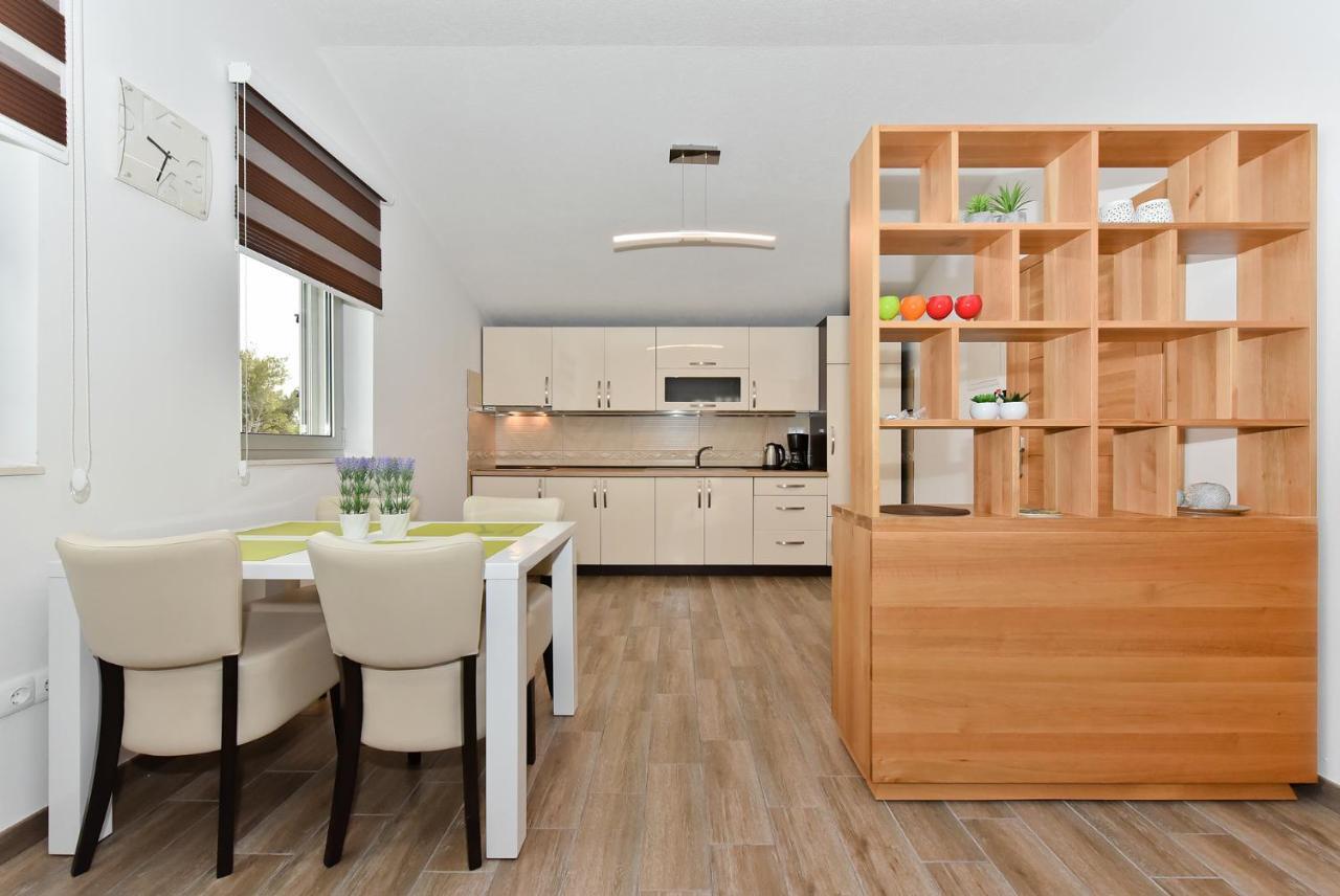 Apartmani Iva Vir Ngoại thất bức ảnh