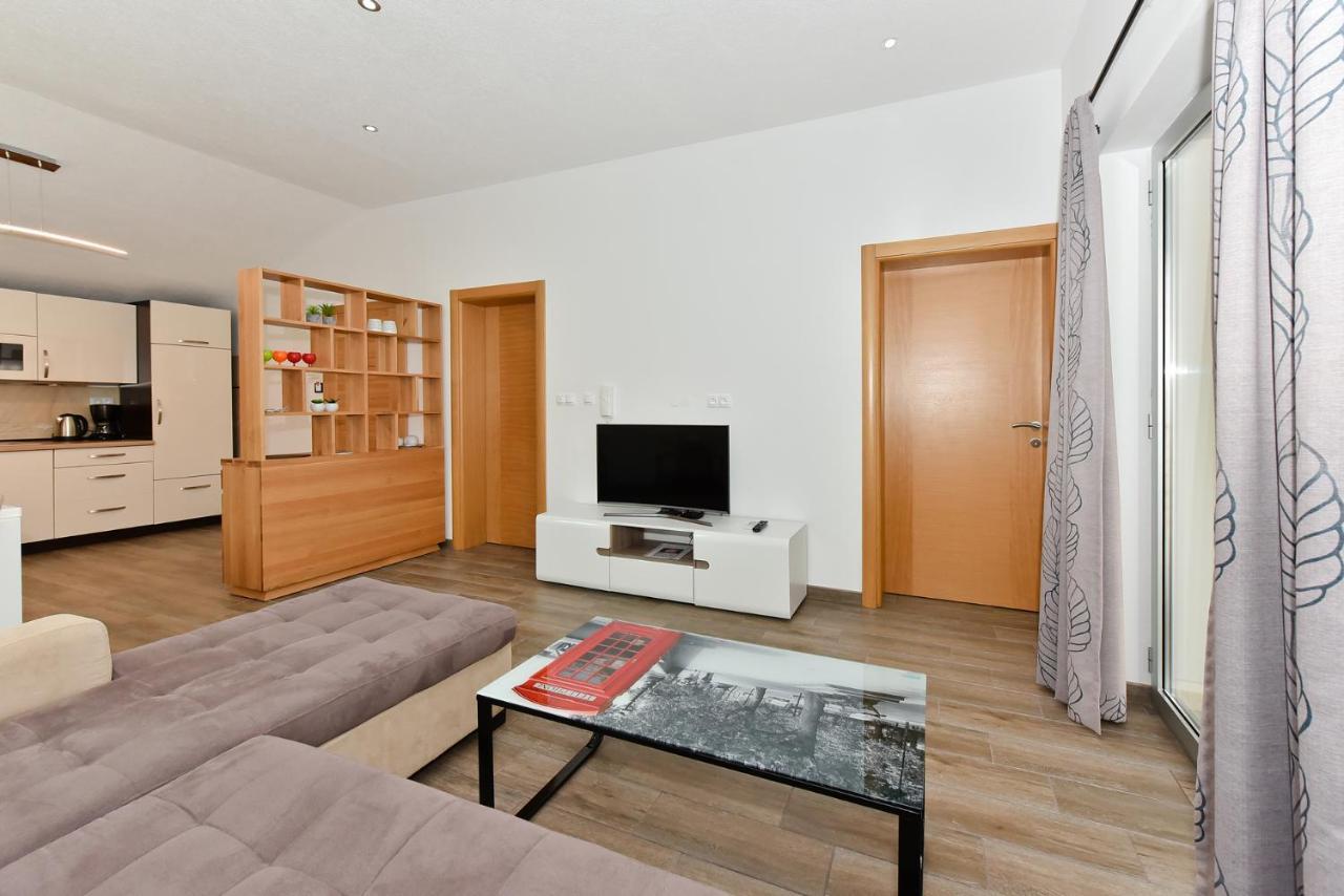 Apartmani Iva Vir Ngoại thất bức ảnh