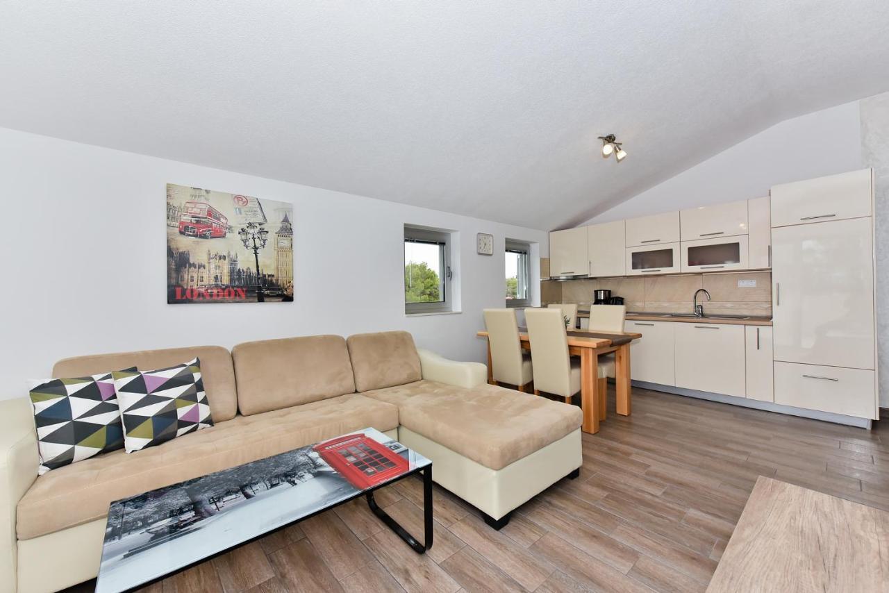Apartmani Iva Vir Ngoại thất bức ảnh