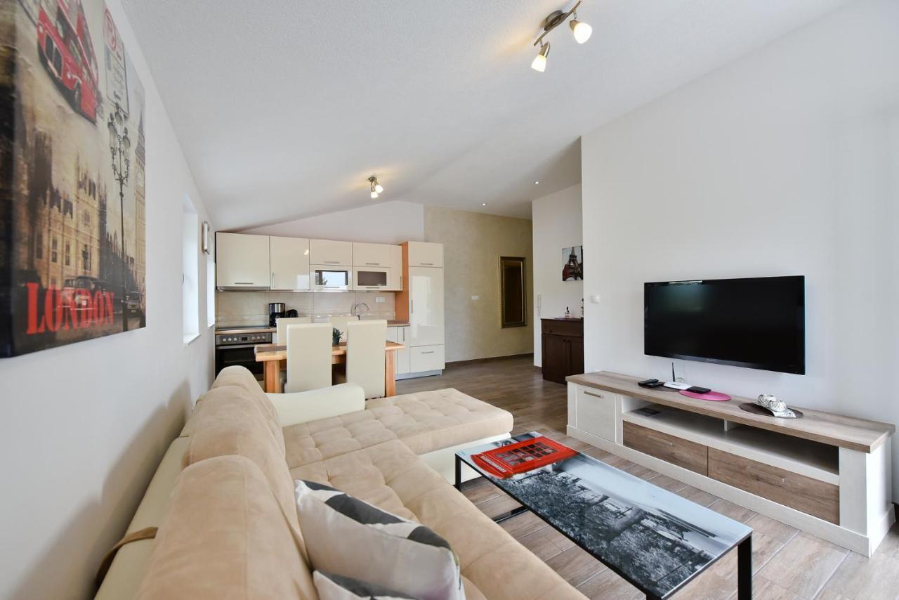 Apartmani Iva Vir Ngoại thất bức ảnh