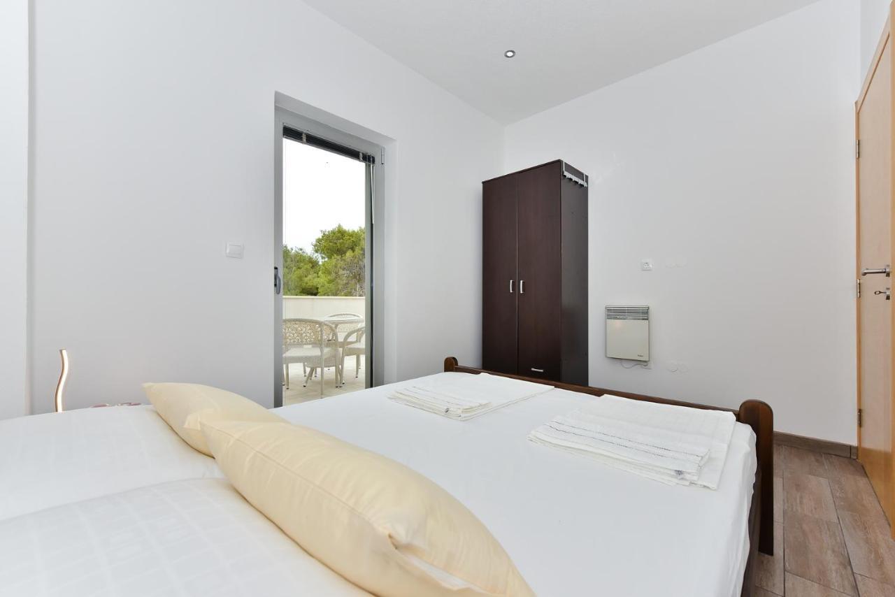 Apartmani Iva Vir Ngoại thất bức ảnh