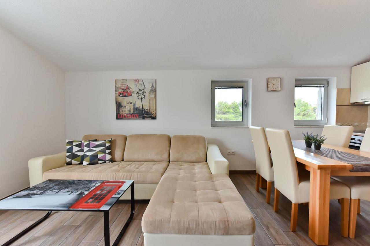 Apartmani Iva Vir Ngoại thất bức ảnh
