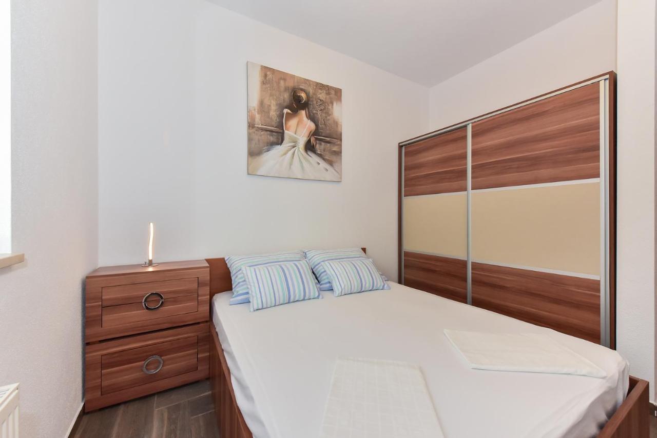 Apartmani Iva Vir Ngoại thất bức ảnh