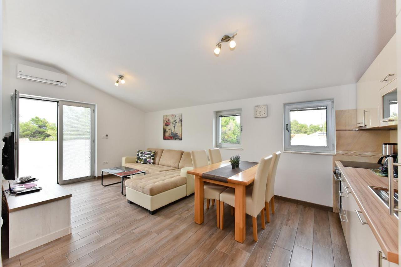 Apartmani Iva Vir Ngoại thất bức ảnh