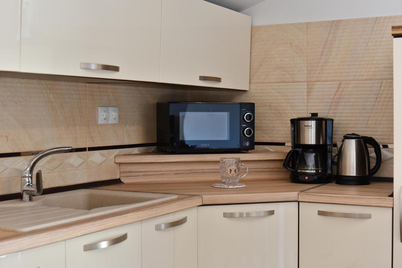 Apartmani Iva Vir Ngoại thất bức ảnh